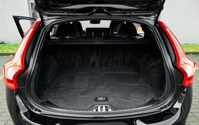 Volvo V60 Cross Country cena 87500 przebieg: 155000, rok produkcji 2015 z Suchedniów małe 781